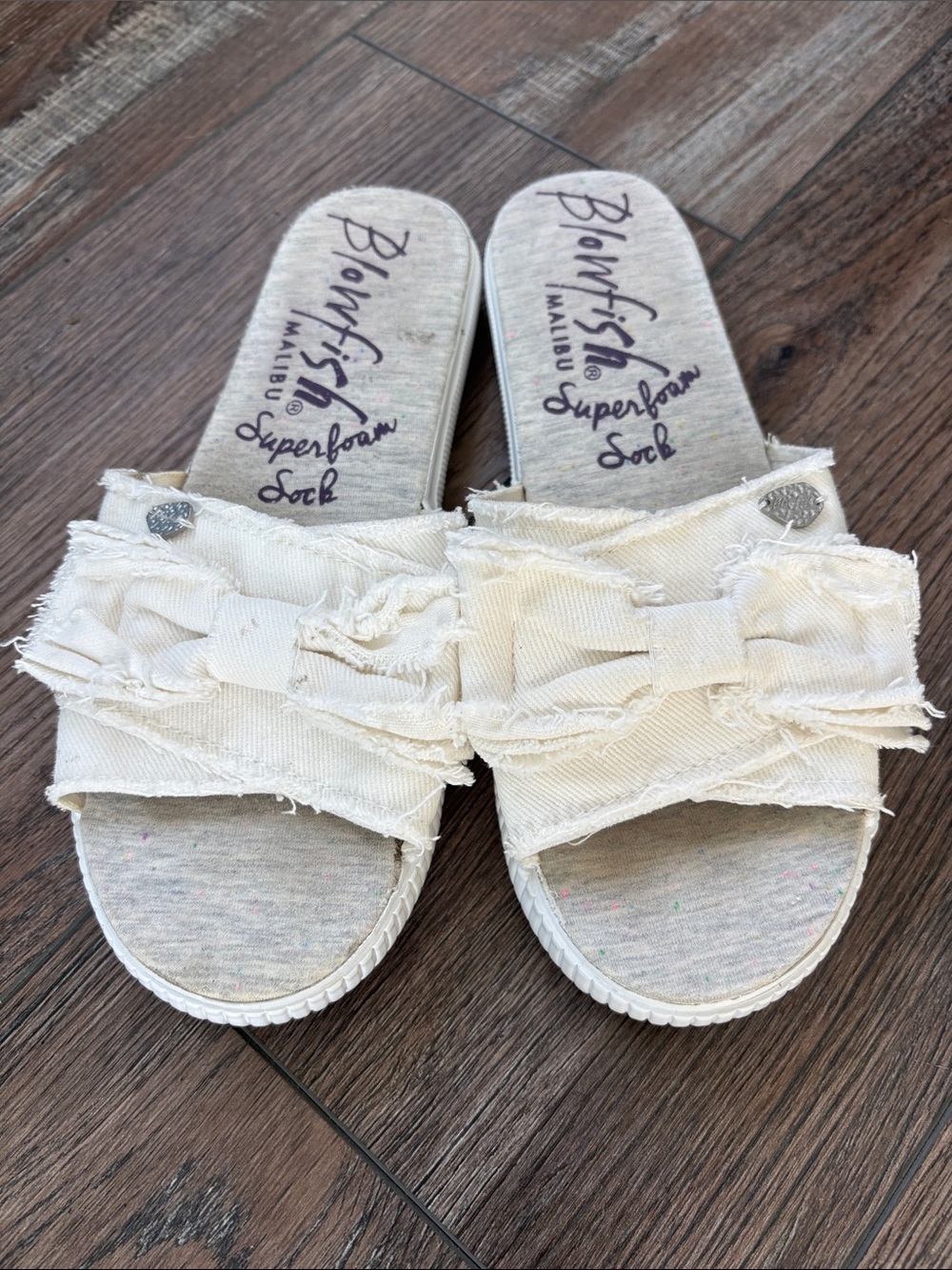 Women’s White Bow Slide Sandals